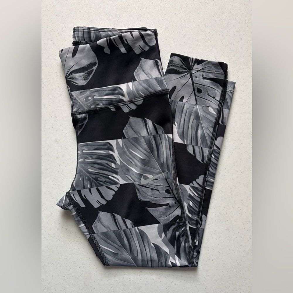 Nike Black & Gray Tropical Print 7/8 Leggings